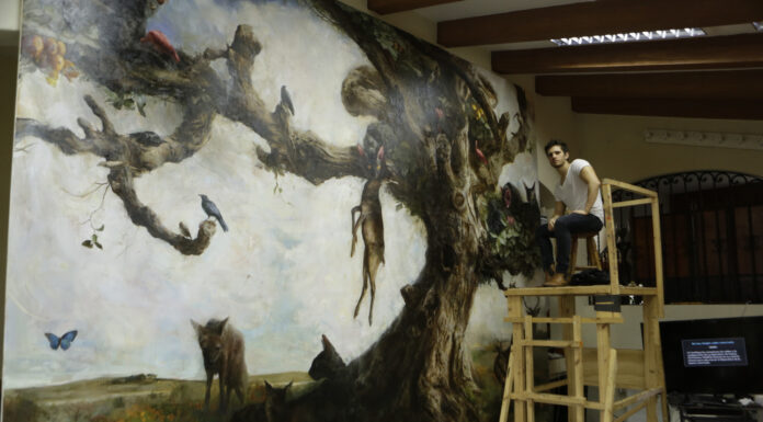 Guillermo Lorca painting "The Man of the Cats," 2016; photo: Jaime Arrau