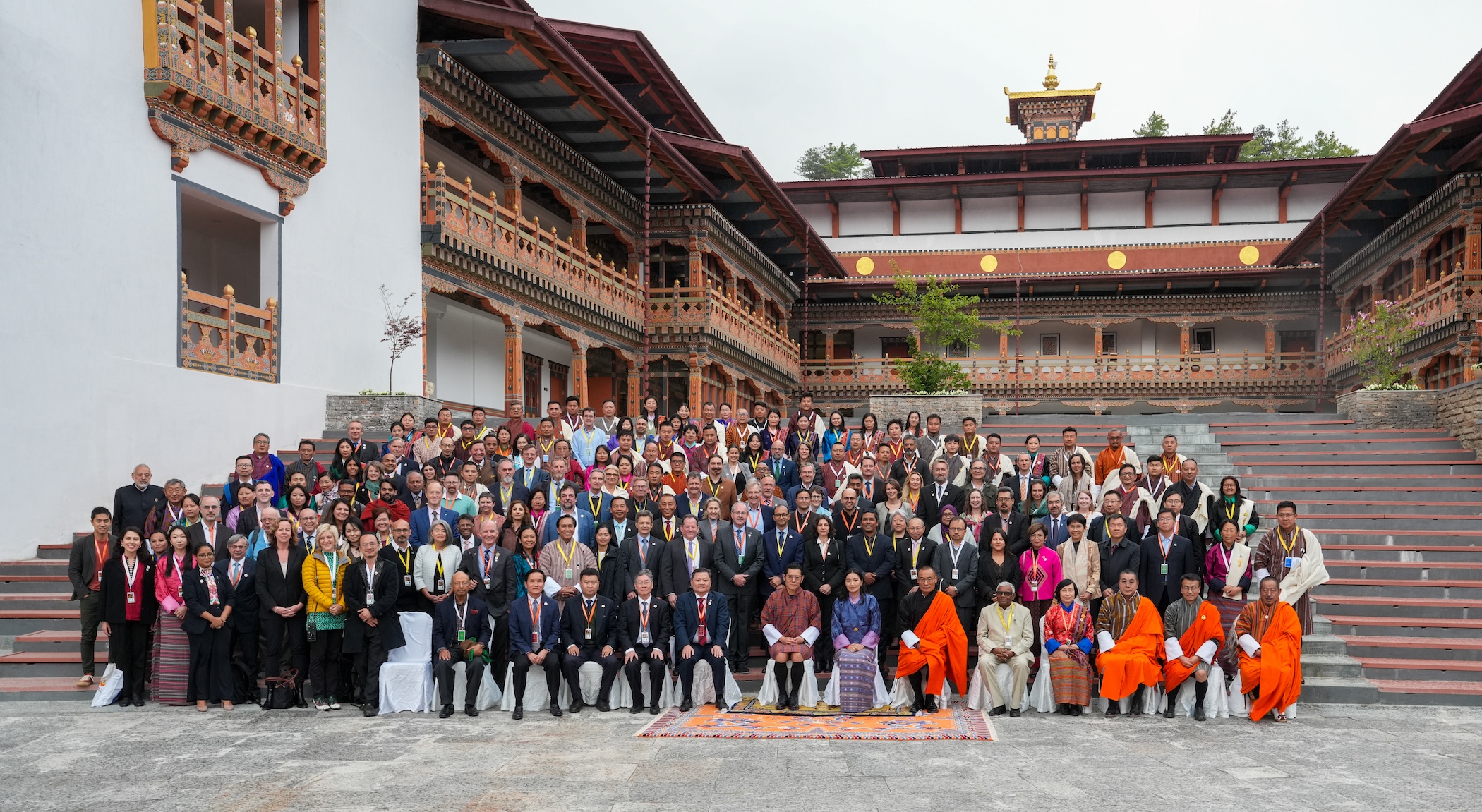 Group photo with Royal Court and conference attendees